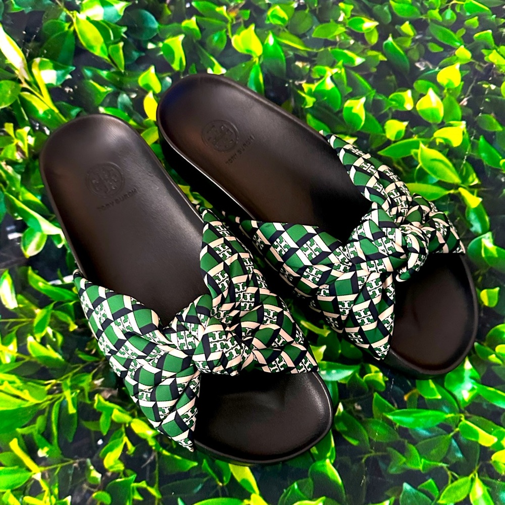 NWT Tory Burch Green & Navy Logo Slides - 8